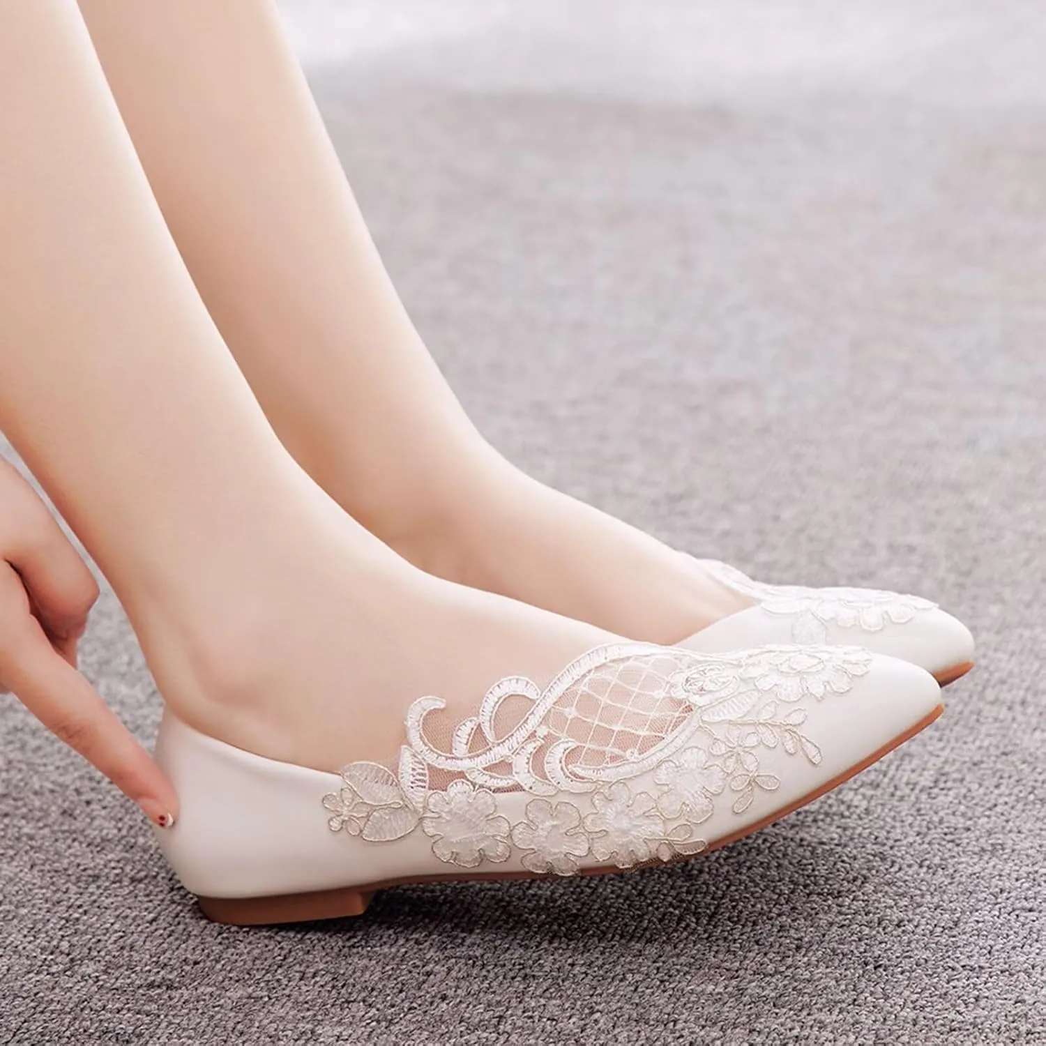 HNVAVQ Women's Lace Wedding Flats for Bride Slip On Dress Shoes White Pointed Toe Ballet Flats Bridal Shoes Pumps