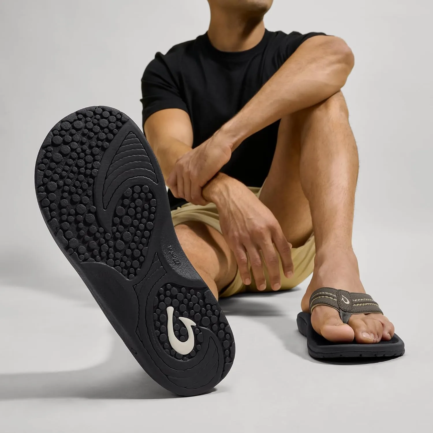 OLUKAI Hokua Men's Beach Sandals, Quick-Dry Flip-Flop Slides, Water Resistant & Wet Grip Rubber Soles, Compression Molded Footbed & Soft Comfort Fit