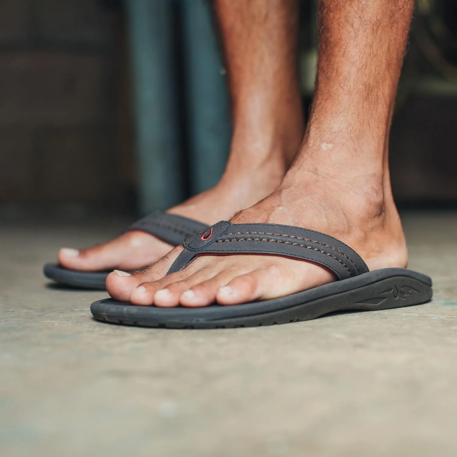 OLUKAI Hokua Men's Beach Sandals, Quick-Dry Flip-Flop Slides, Water Resistant & Wet Grip Rubber Soles, Compression Molded Footbed & Soft Comfort Fit