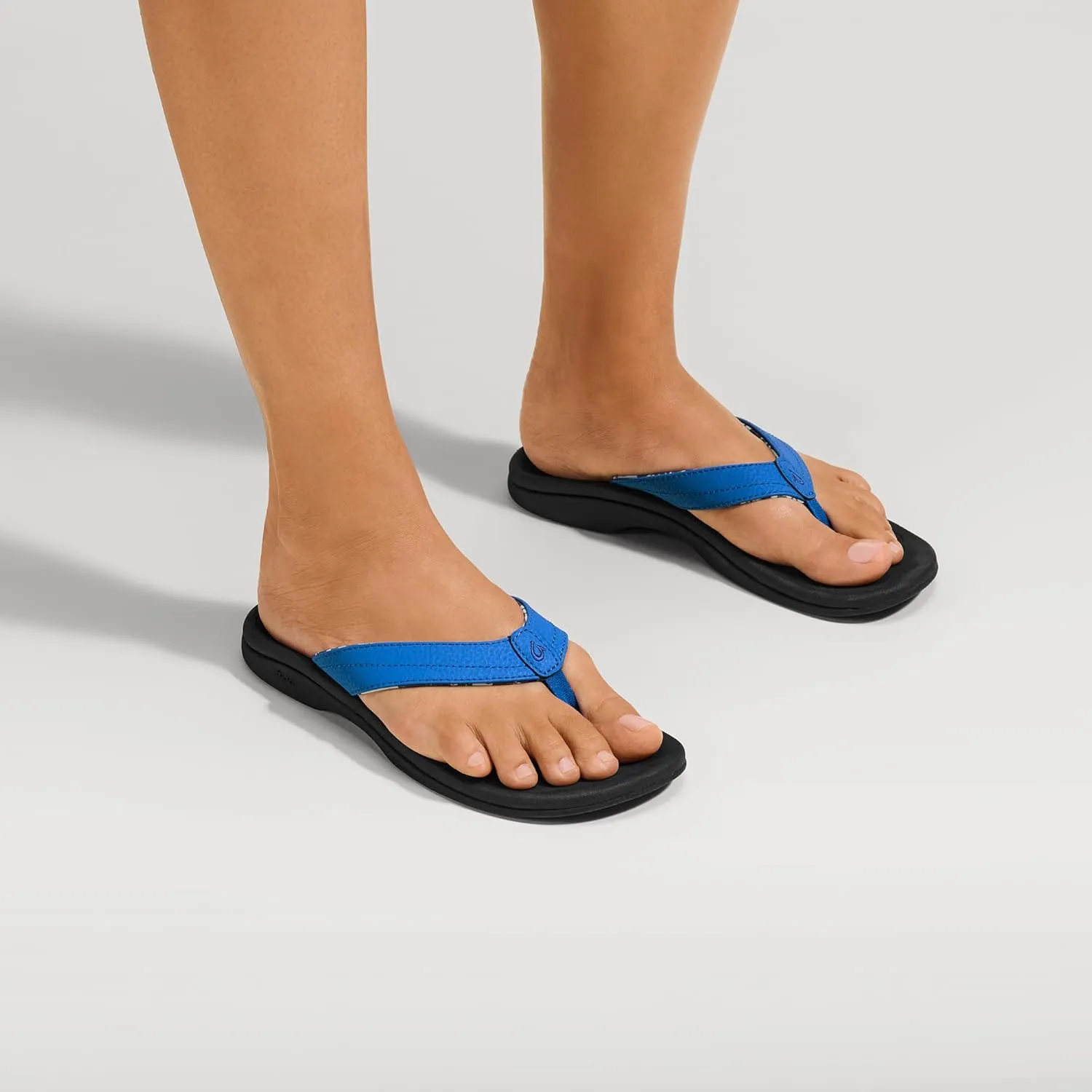 OLUKAI Ohana Women's Beach Sandals, Water Resistant Flip Flops, Arch Support & Comfort Fit, Lightweight & Durable, Enhanced Grip & Traction