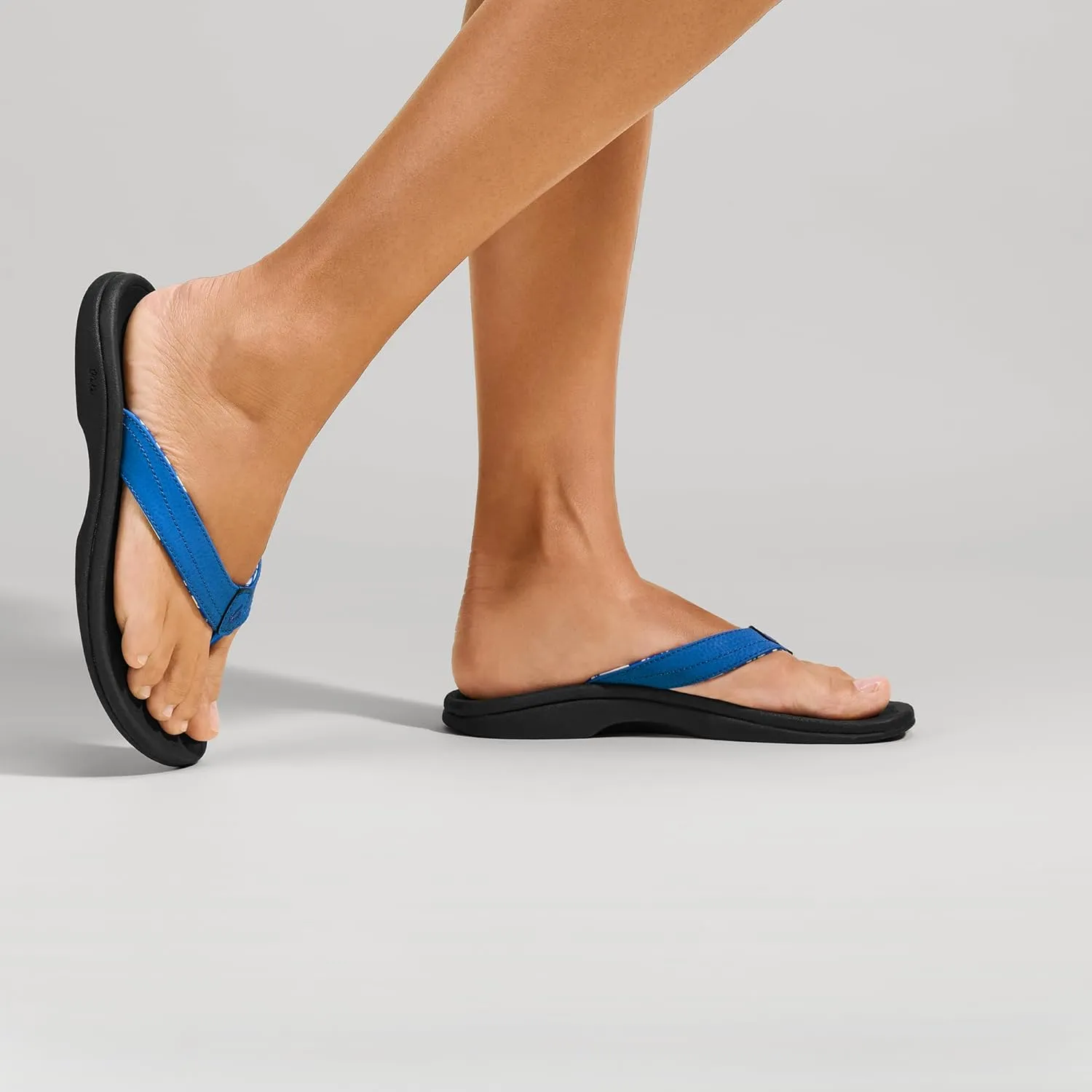 OLUKAI Ohana Women's Beach Sandals, Water Resistant Flip Flops, Arch Support & Comfort Fit, Lightweight & Durable, Enhanced Grip & Traction