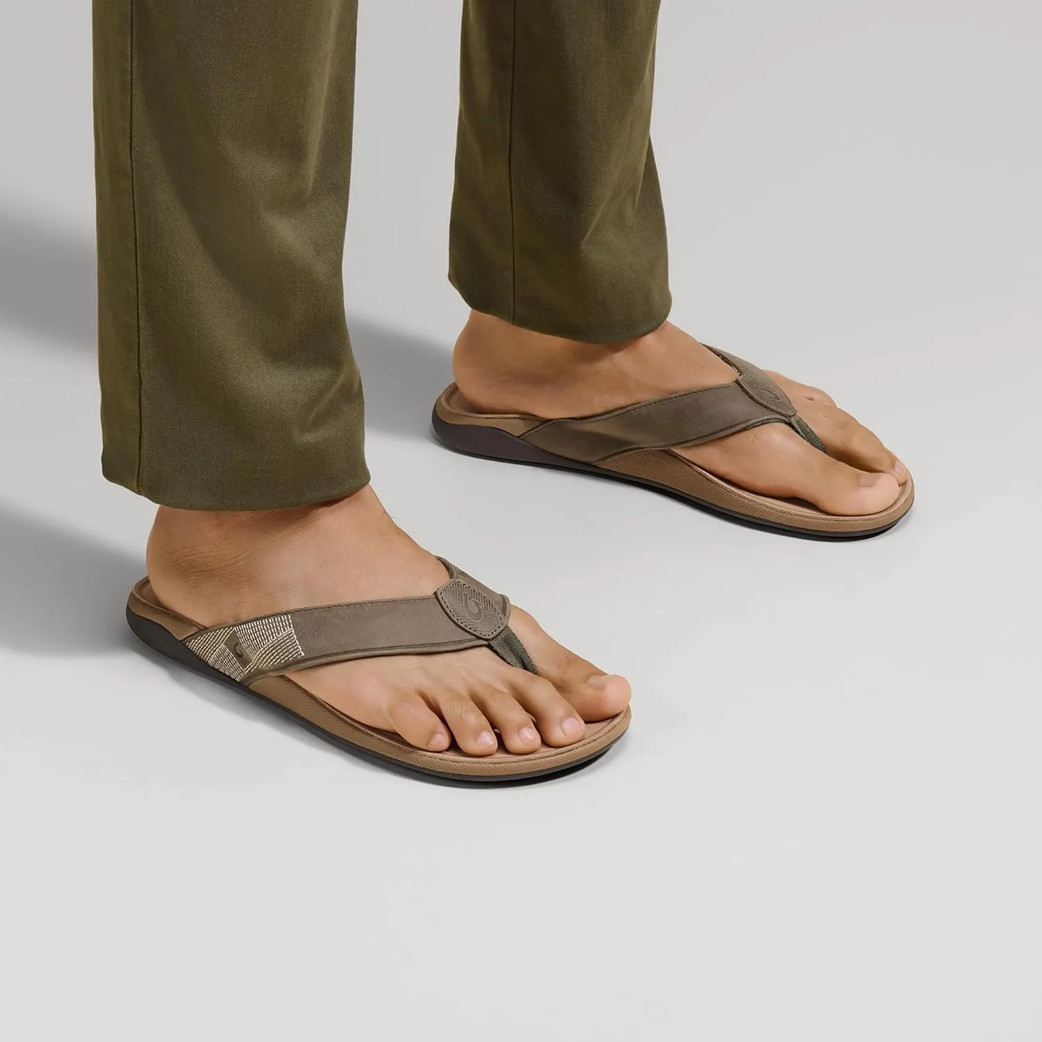 OLUKAI Tuahine Men's Waterproof Leather Sandals, Versatile Beach Flip Flops, Arch Support & Comfort Fit, Lightweight & Durable, Enhanced Grip & Traction
