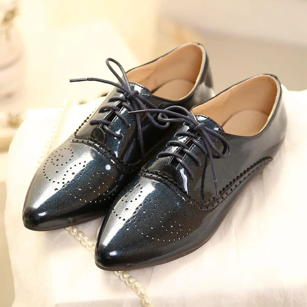SHEMEE Women's Patent Leather Pointed Toe Flat Oxfords Pumps Vintage Wingtip Low Heels Lace Up Retro Brogues Dress Shoes