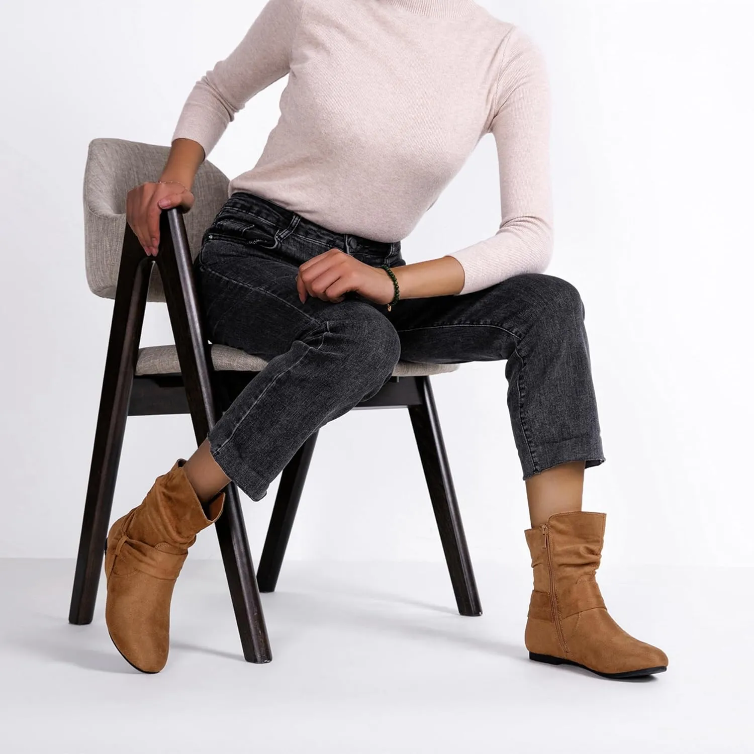 Vepose Women's Slouch Ankle Flat Boots Fashion Short Low Heel Zipper 939A Booties