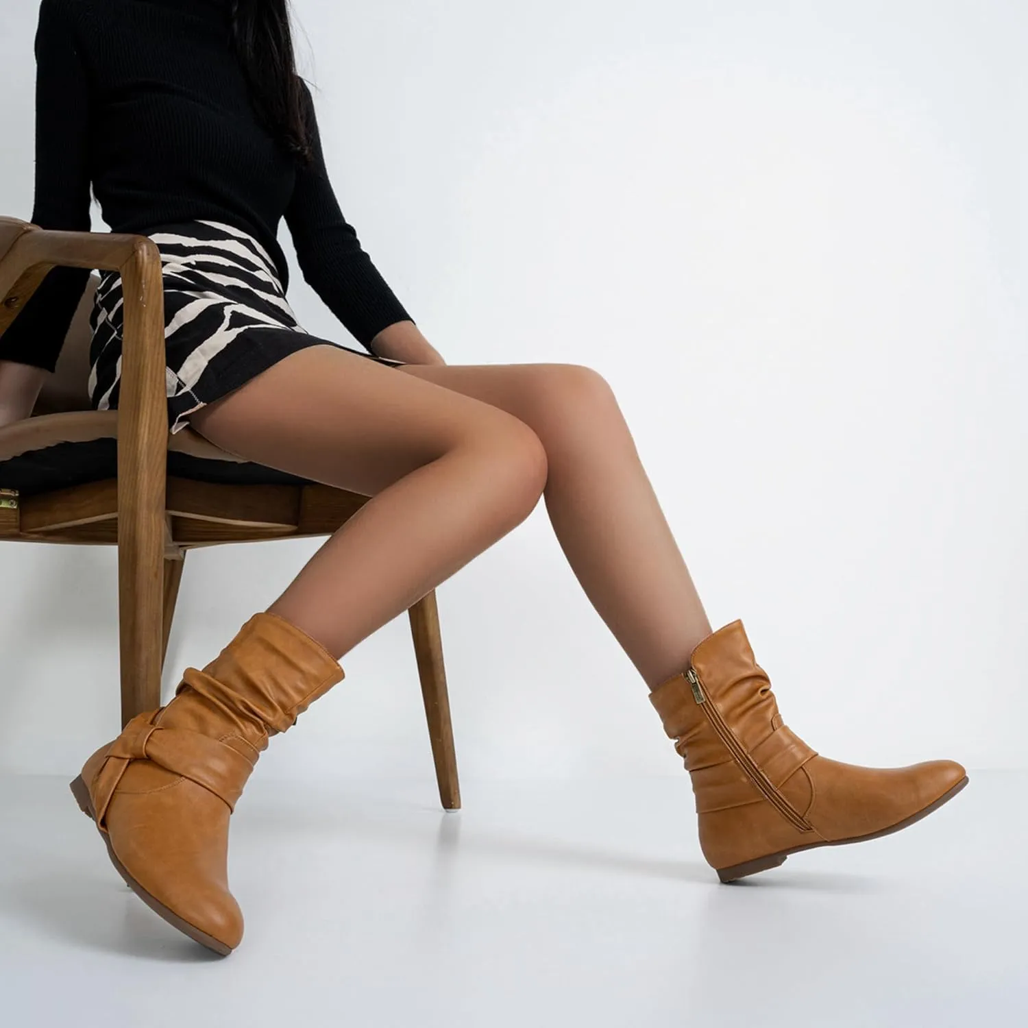 Vepose Women's Slouch Ankle Flat Boots Fashion Short Low Heel Zipper 939A Booties