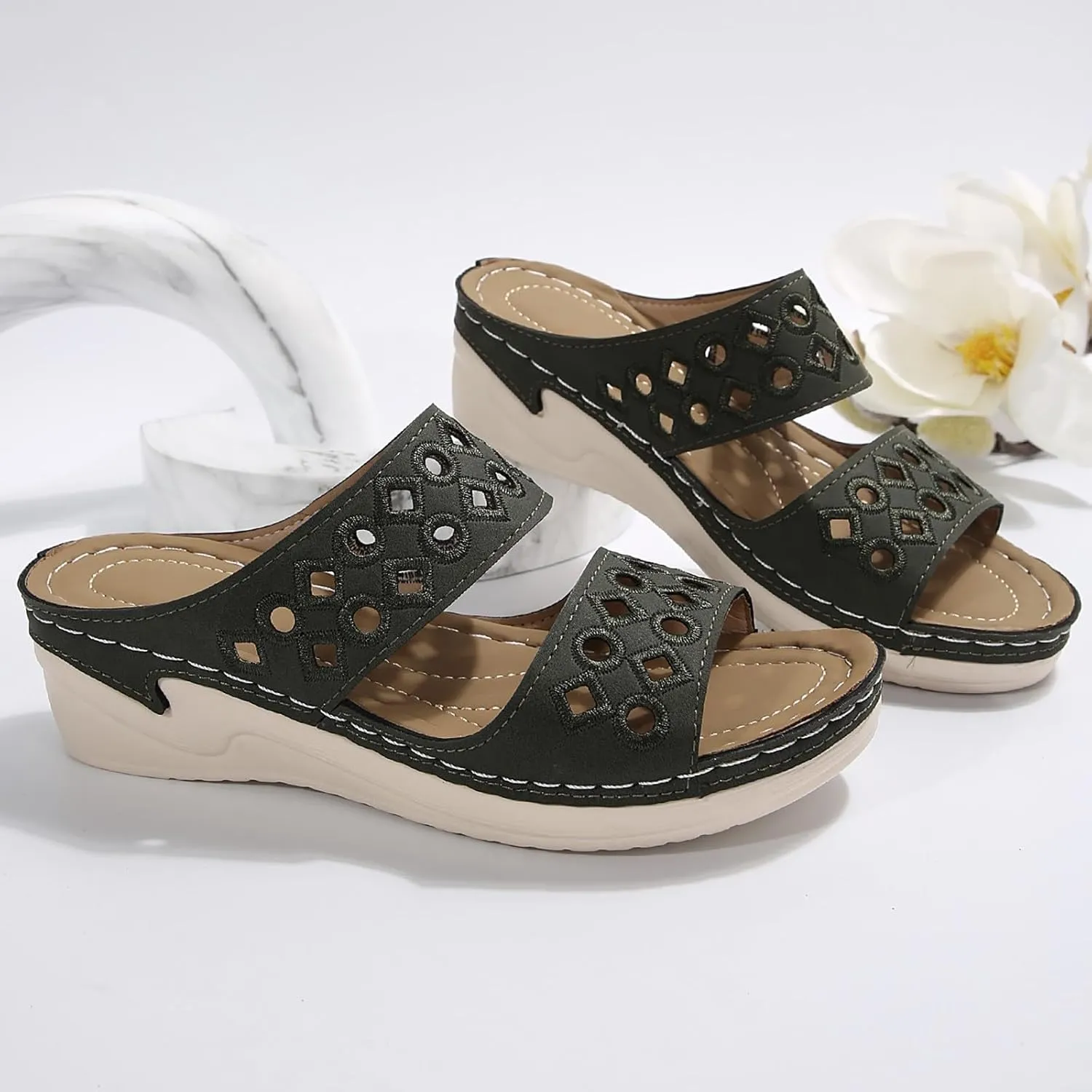 Women Shoes Comfortable Soft Sole Sandals Fashionable One Foot Wear Hollow Strap Beach Lightweight Hiking Sandals Women