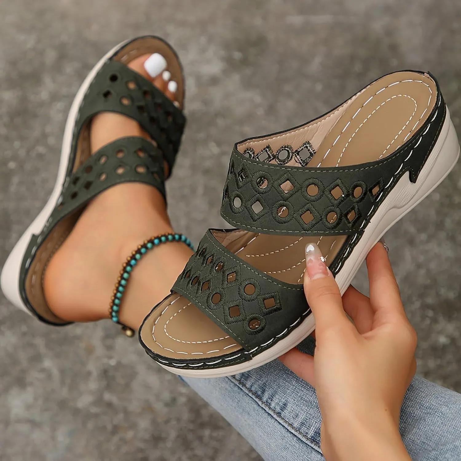 Women Shoes Comfortable Soft Sole Sandals Fashionable One Foot Wear Hollow Strap Beach Lightweight Hiking Sandals Women