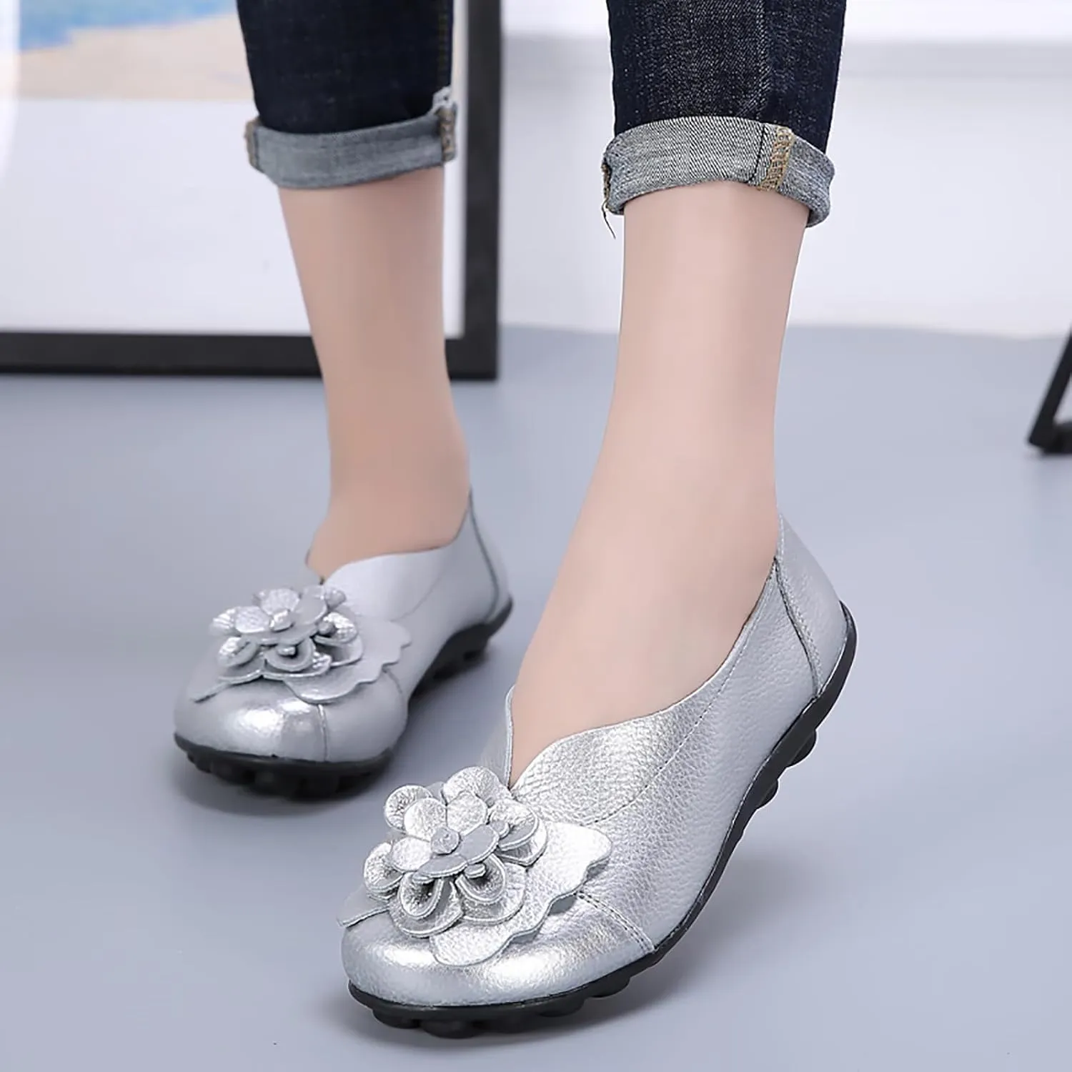 Womens Genuine Leather Loafers Wide Width Slip on Casual Round Toe Moccasins Driving Flats Lightweight Mom Nurse Walking Shoes