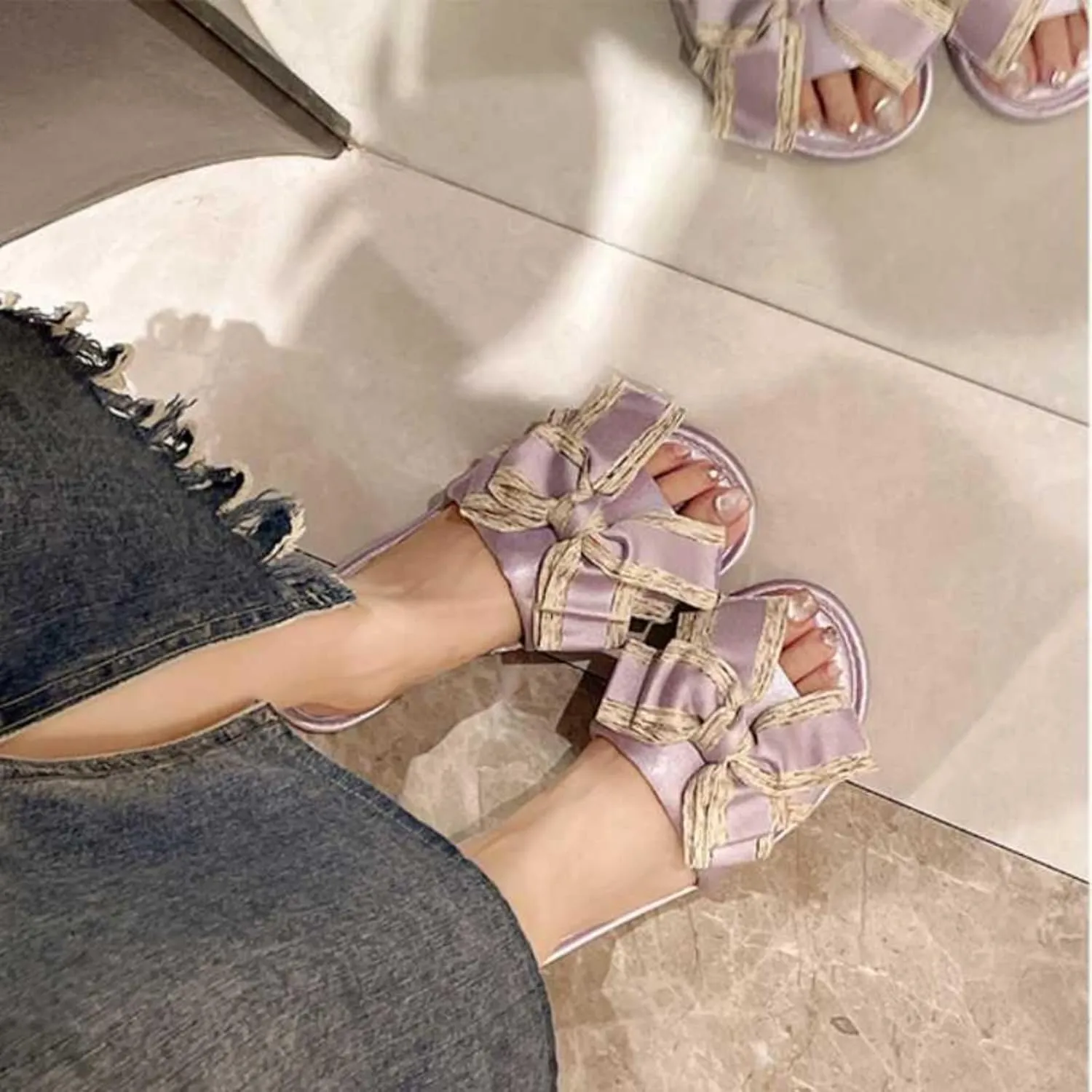 Women's Satin Bow Flat Slippers Luxury Anti Slip Silent Soft Sole Home Slides Fashion Style Indoor Sandals for All Seasons Comfortable Bridal Flip Flops