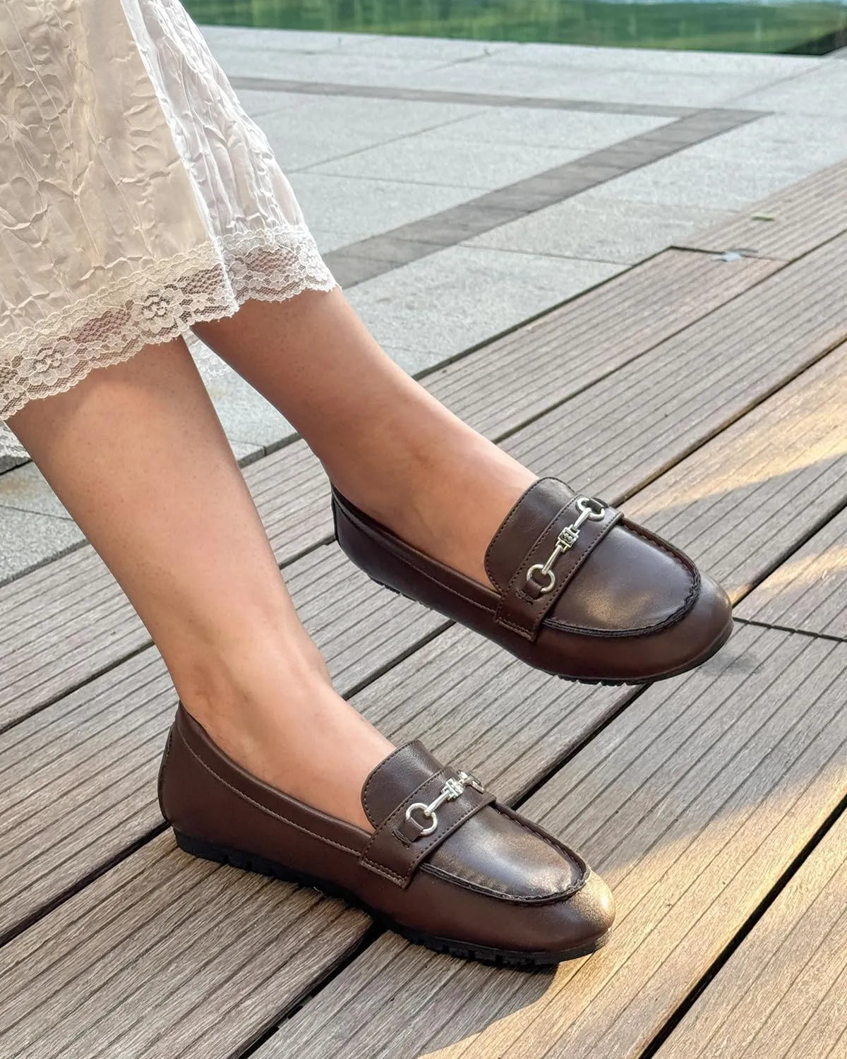 Women's Wide Loafers Casual Slip on Flat Shoes Women's Comfort Penny Loafers with Arch Support Women Dressy Moccasins